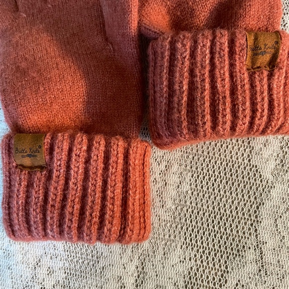 Britt’s Knits Gloves - Picture 2 of 3